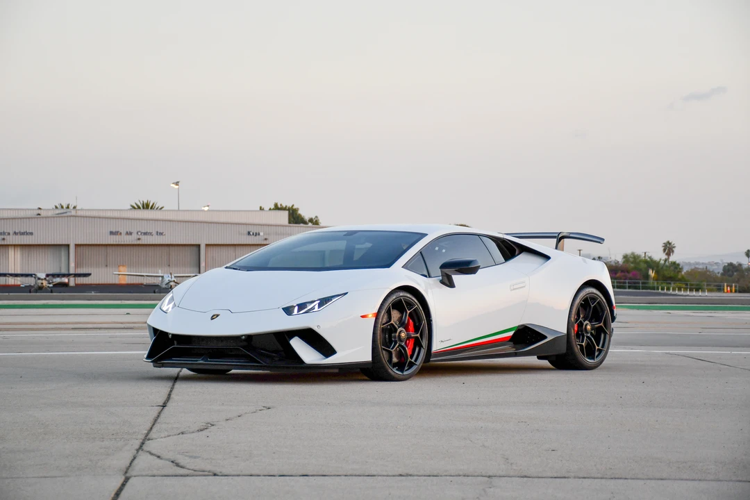 2018 Lamborghini Huracan LP640-4 Performante - Image 7 of 31
