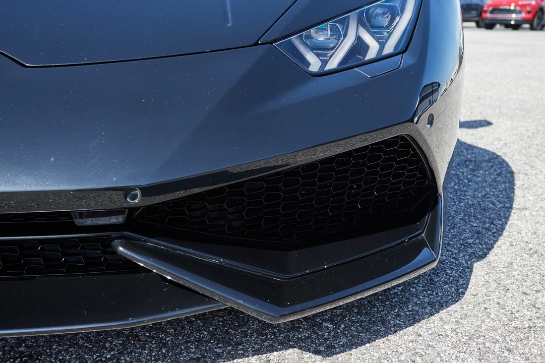 2018 Lamborghini Huracan - Image 8 of 31