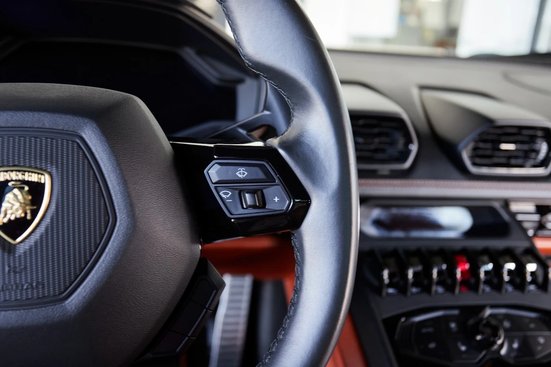 2018 Lamborghini Huracan - Image 29 of 31