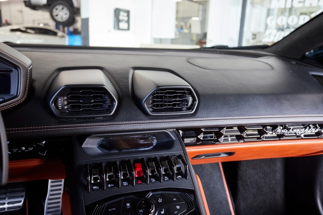 2018 Lamborghini Huracan - Image 22 of 31