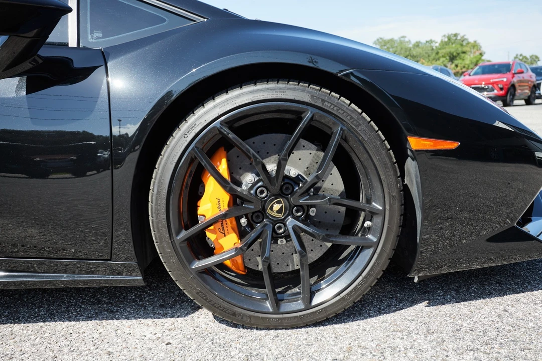 2018 Lamborghini Huracan - Image 13 of 31
