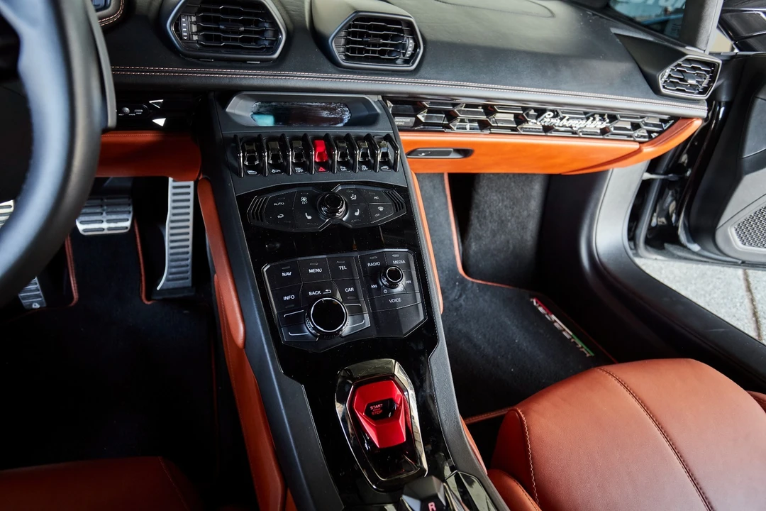 2018 Lamborghini Huracan - Image 21 of 31