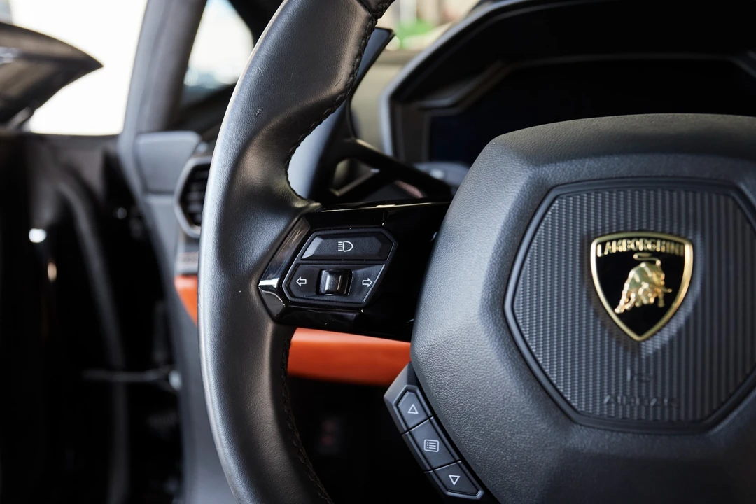 2018 Lamborghini Huracan - Image 28 of 31