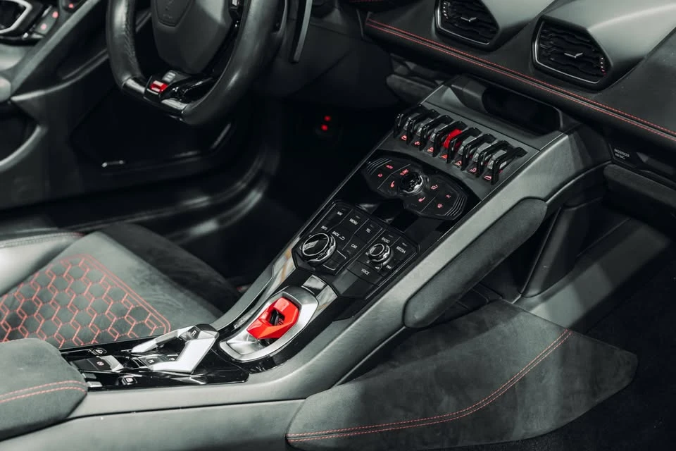 2018 Lamborghini Huracan - Image 5 of 6