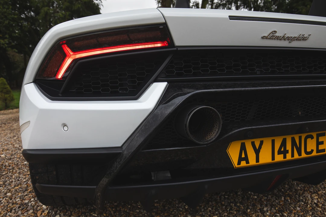 2018 Lamborghini Huracan LP640-4 Performante - Image 17 of 31