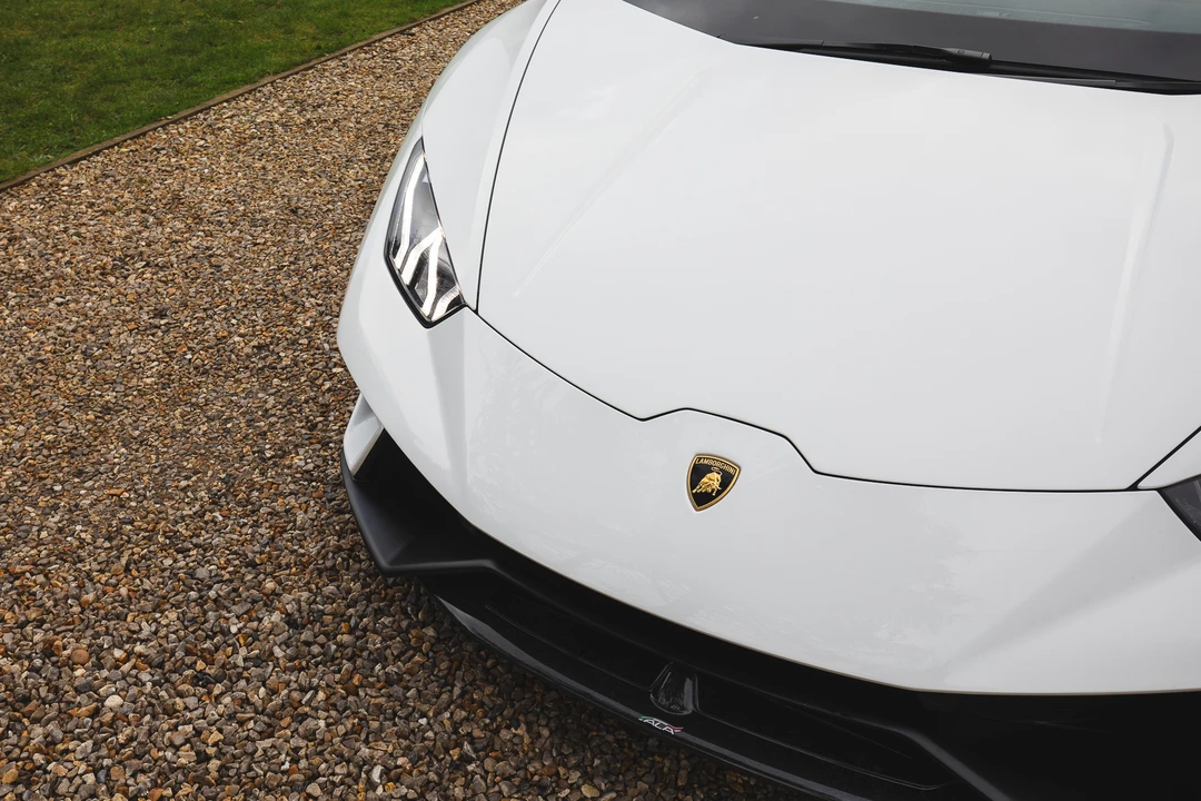 2018 Lamborghini Huracan LP640-4 Performante - Image 10 of 31