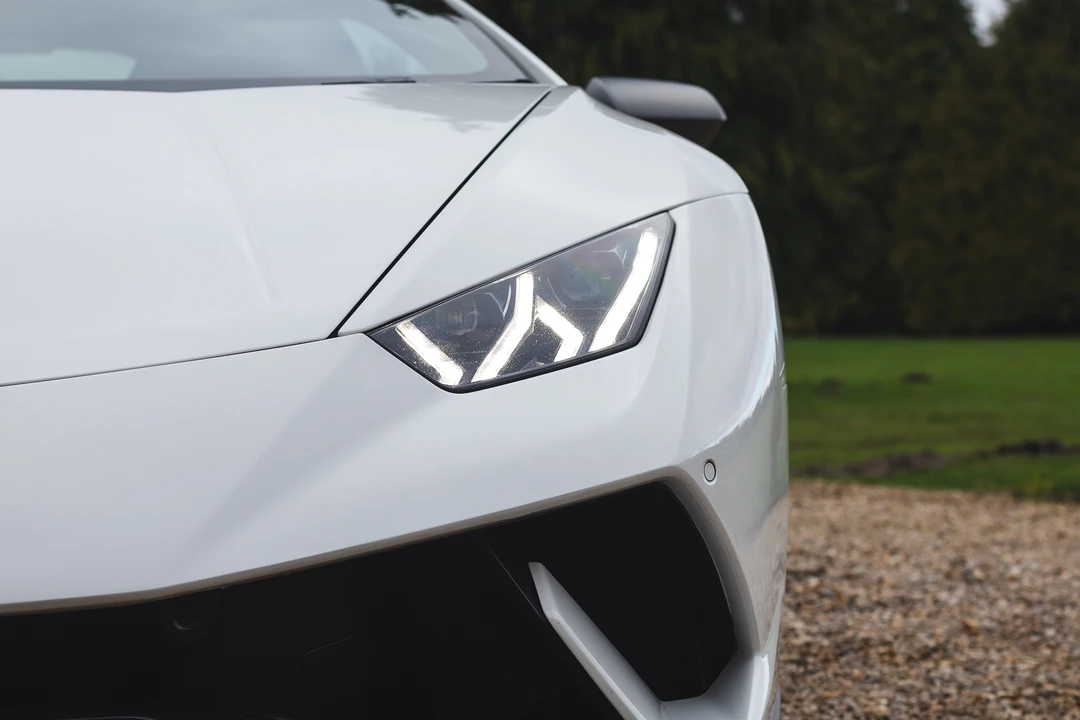 2018 Lamborghini Huracan LP640-4 Performante - Image 14 of 31