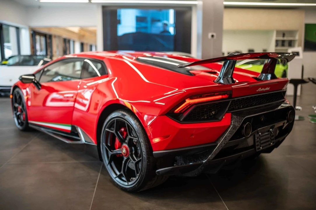 2018 Lamborghini Huracan LP640-4 Performante - Image 2 of 17