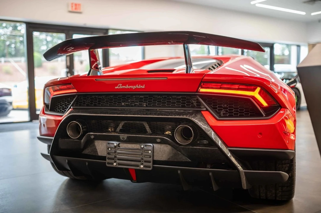 2018 Lamborghini Huracan LP640-4 Performante - Image 16 of 17