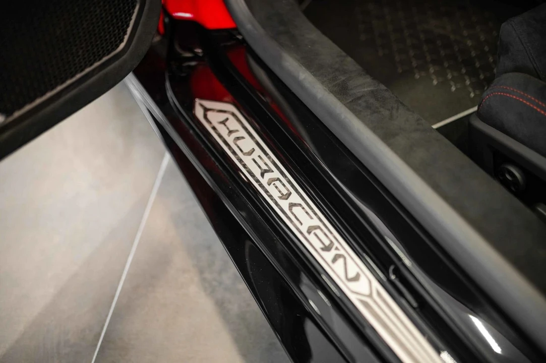 2018 Lamborghini Huracan LP640-4 Performante - Image 17 of 17