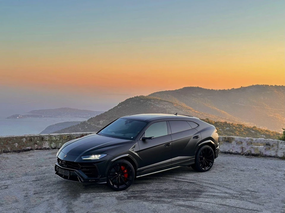 2018 Lamborghini Urus - Image 2 of 31