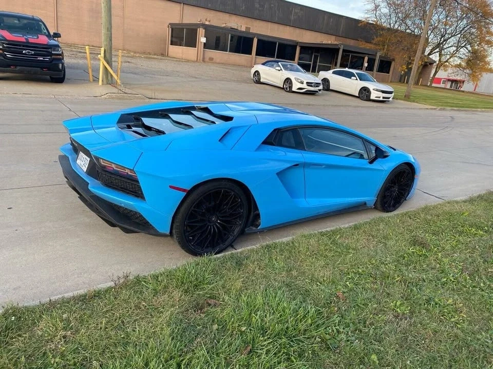 2018 Lamborghini Aventador - Image 7 of 10