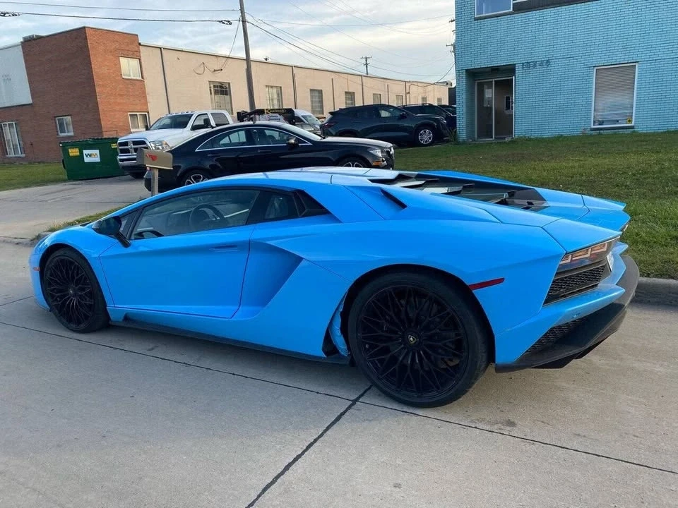 2018 Lamborghini Aventador - Image 6 of 10