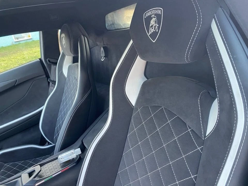 2018 Lamborghini Aventador - Image 9 of 10