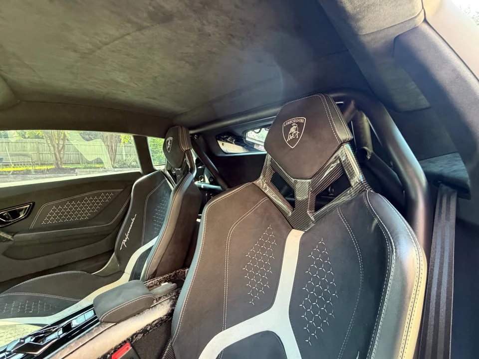2018 Lamborghini - Image 11 of 14