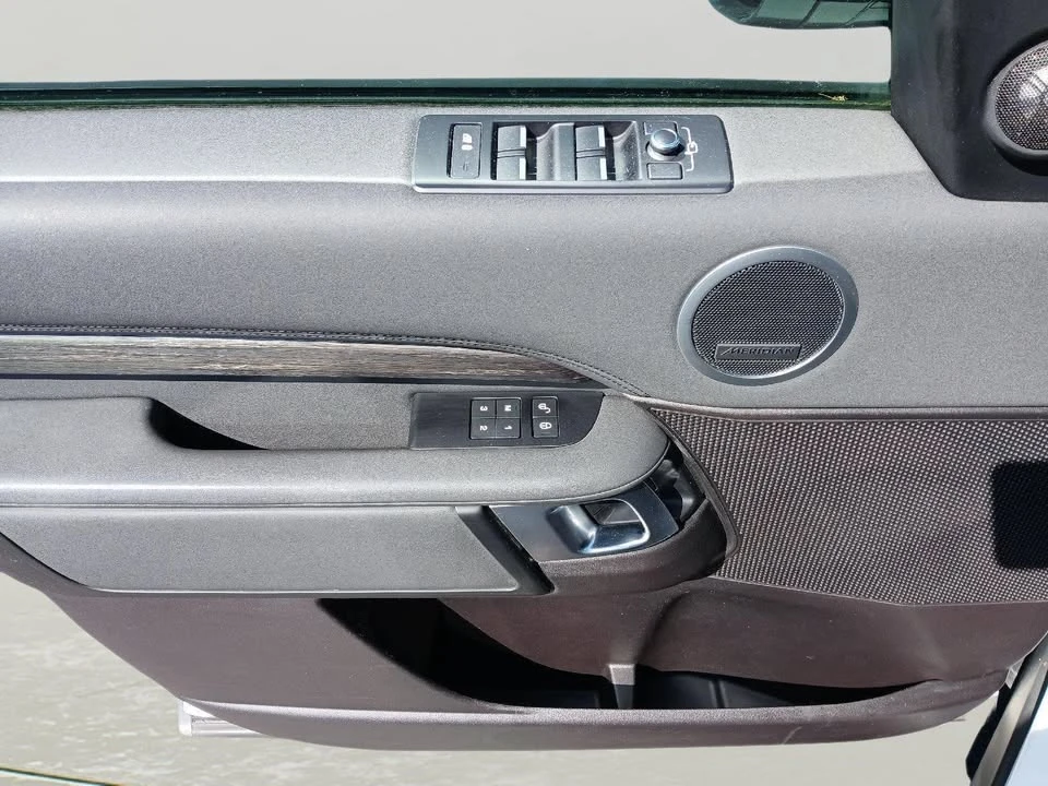 2018 Land Rover Discovery 5th Gen - Image 15 of 19