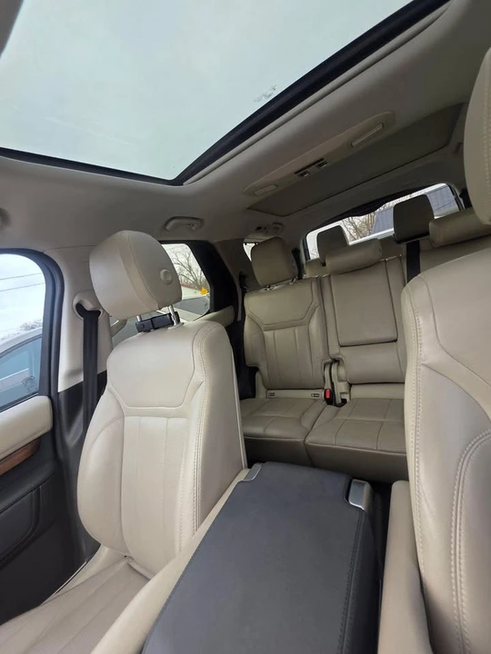 2018 Land Rover Discovery 5th Gen - Image 8 of 10