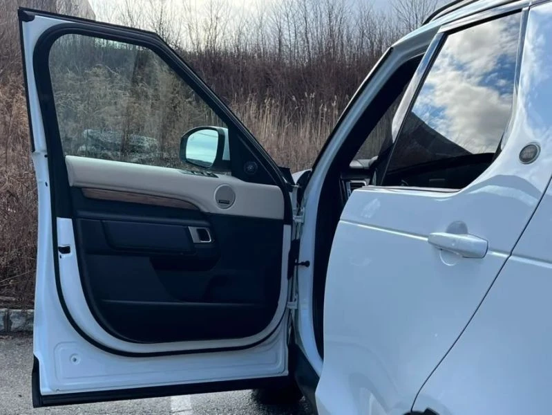 2018 Land Rover Discovery 5th Gen - Image 11 of 12