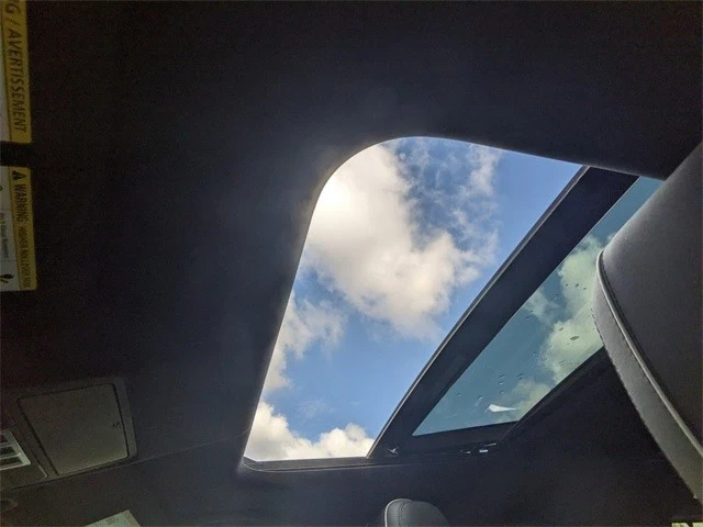 2018 Land Rover Discovery 5th Gen - Image 17 of 21