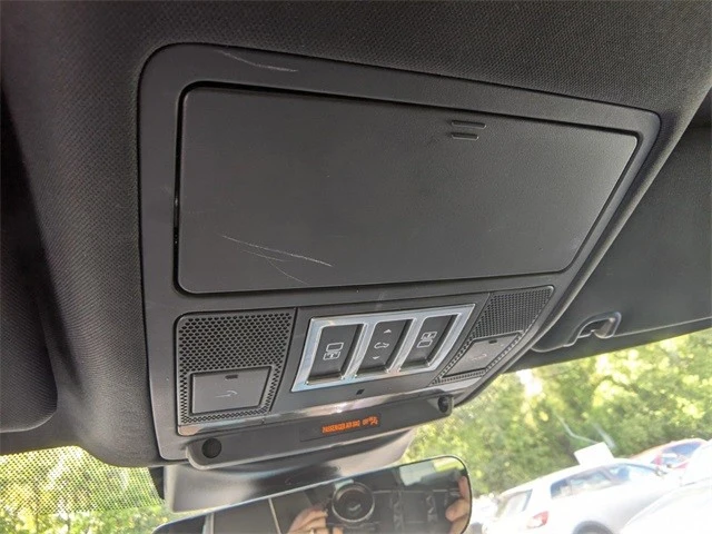 2018 Land Rover Discovery 5th Gen - Image 18 of 21