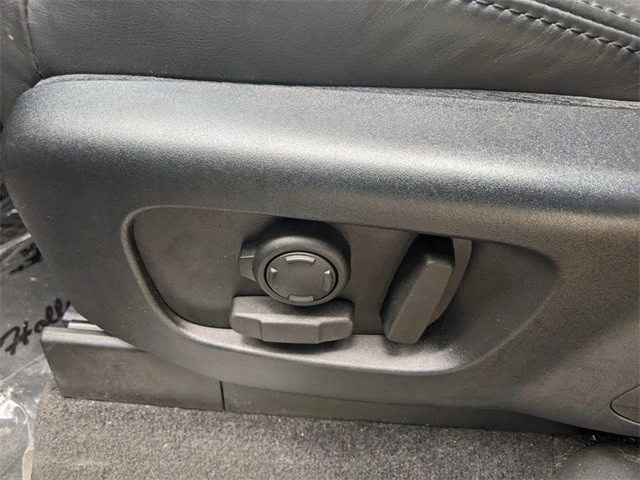 2018 Land Rover Discovery 5th Gen - Image 16 of 21