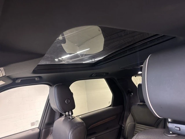2018 Land Rover Discovery 5th Gen - Image 12 of 21