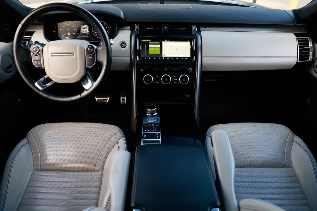 2018 Land Rover Discovery 5th Gen - Image 2 of 12