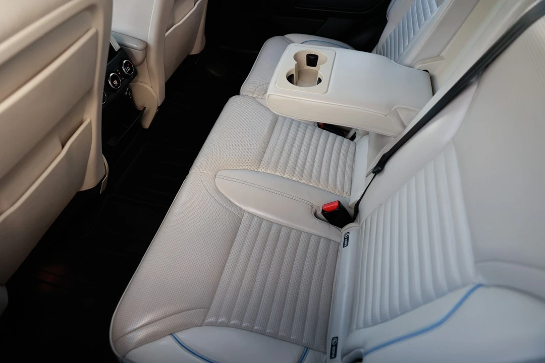 2018 Land Rover Discovery 5th Gen - Image 10 of 12