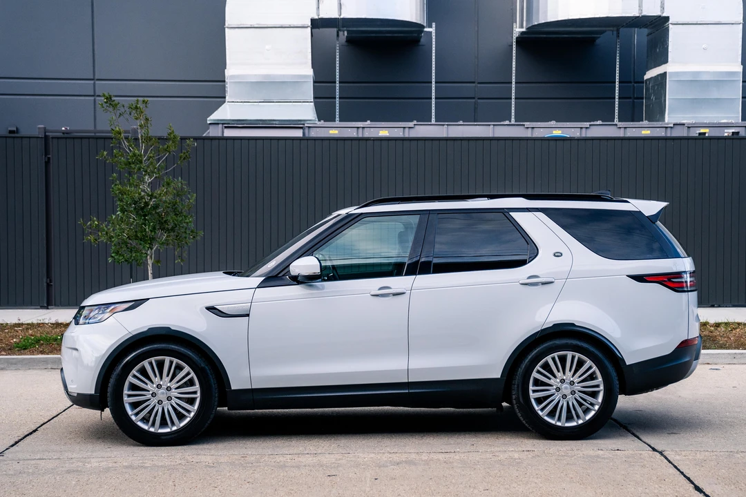 2018 Land Rover Discovery 5th Gen - Image 9 of 31