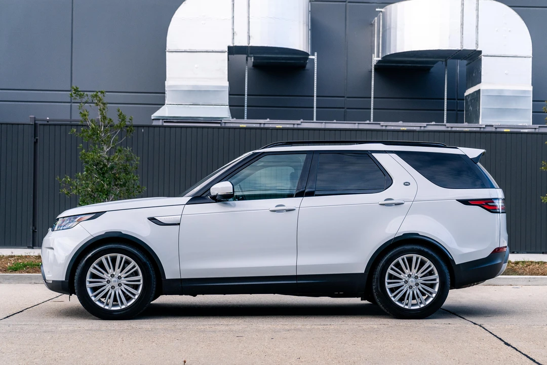 2018 Land Rover Discovery 5th Gen - Image 10 of 31