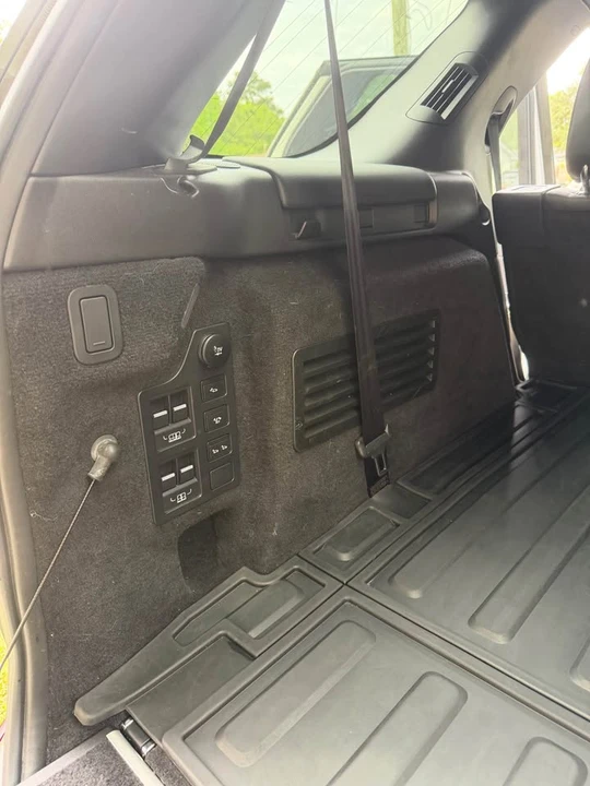 2018 Land Rover Discovery 5th Gen - Image 15 of 17