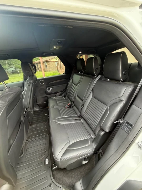 2018 Land Rover Discovery 5th Gen - Image 12 of 17