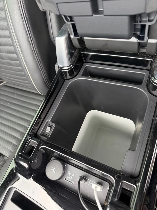 2018 Land Rover Discovery 5th Gen - Image 8 of 17