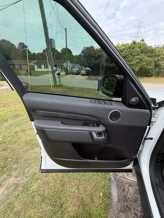 2018 Land Rover Discovery 5th Gen - Image 10 of 17
