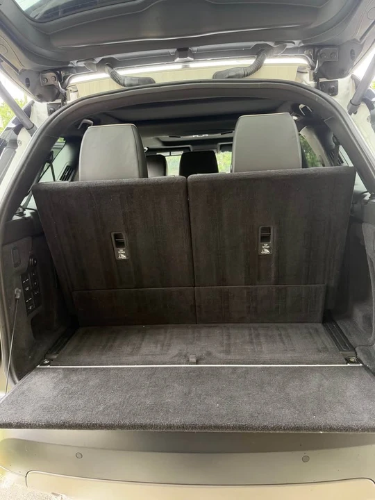 2018 Land Rover Discovery 5th Gen - Image 14 of 17
