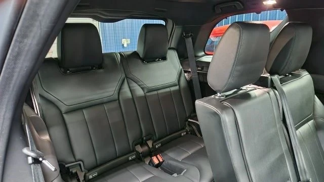 2018 Land Rover Discovery 5th Gen - Image 18 of 21