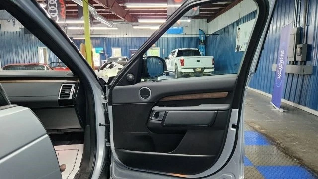 2018 Land Rover Discovery 5th Gen - Image 11 of 12