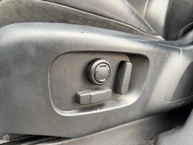 2018 Land Rover Discovery 5th Gen - Image 15 of 21