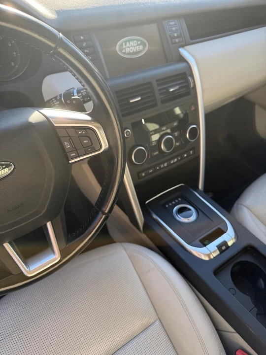 2018 Land Rover Discovery 5th Gen - Image 8 of 13