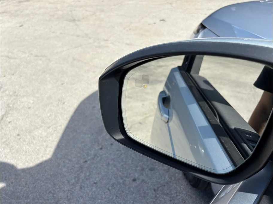 2018 Land Rover Discovery 5th Gen - Image 17 of 21