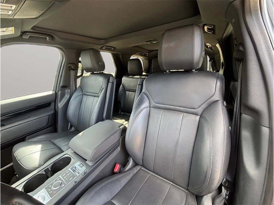 2018 Land Rover Discovery 5th Gen - Image 18 of 21