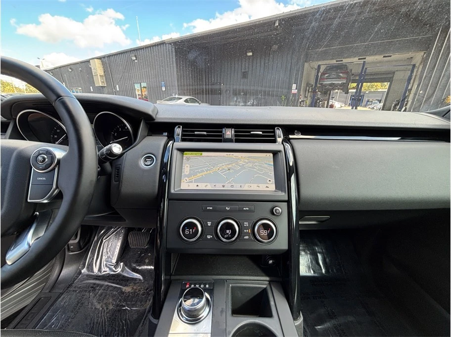 2018 Land Rover Discovery 5th Gen - Image 11 of 21