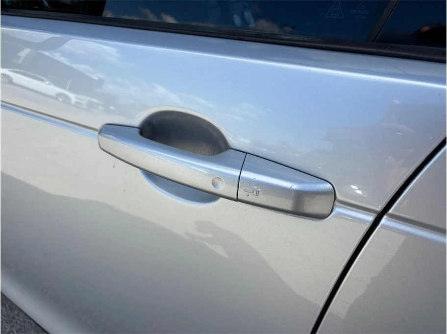 2018 Land Rover Discovery 5th Gen - Image 16 of 21