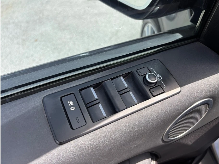 2018 Land Rover Discovery 5th Gen - Image 19 of 21