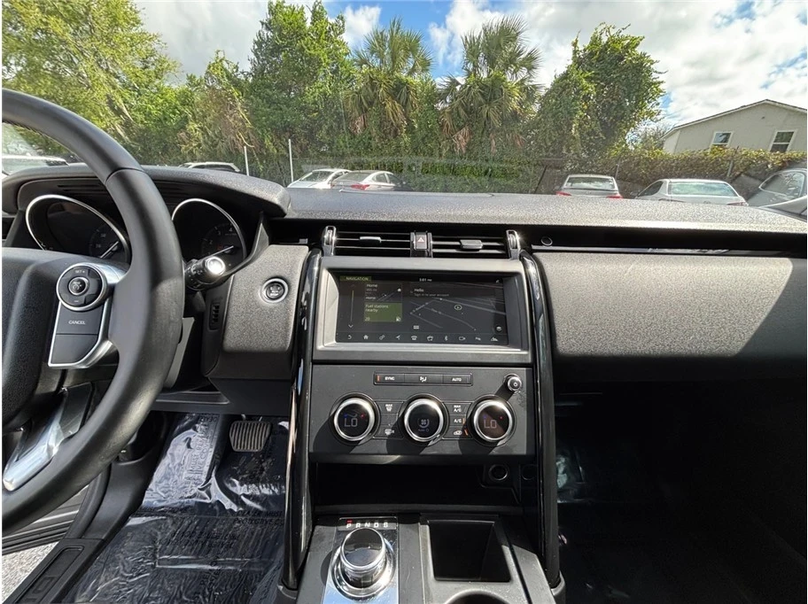 2018 Land Rover Discovery 5th Gen - Image 9 of 21