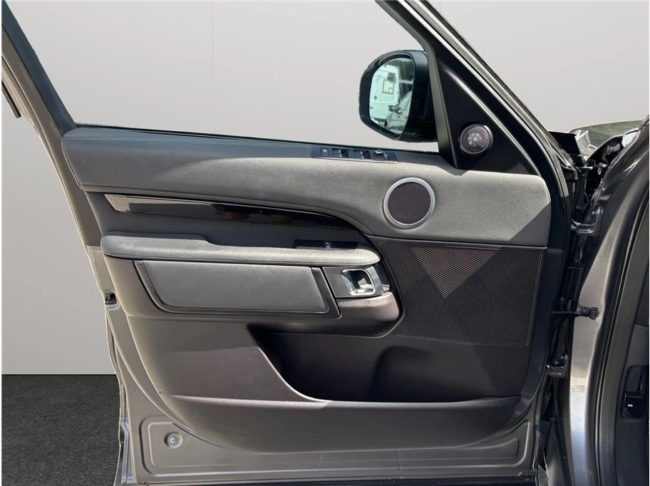 2018 Land Rover Discovery 5th Gen - Image 18 of 21
