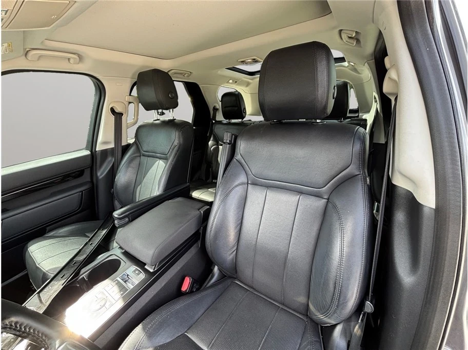 2018 Land Rover Discovery 5th Gen - Image 16 of 21