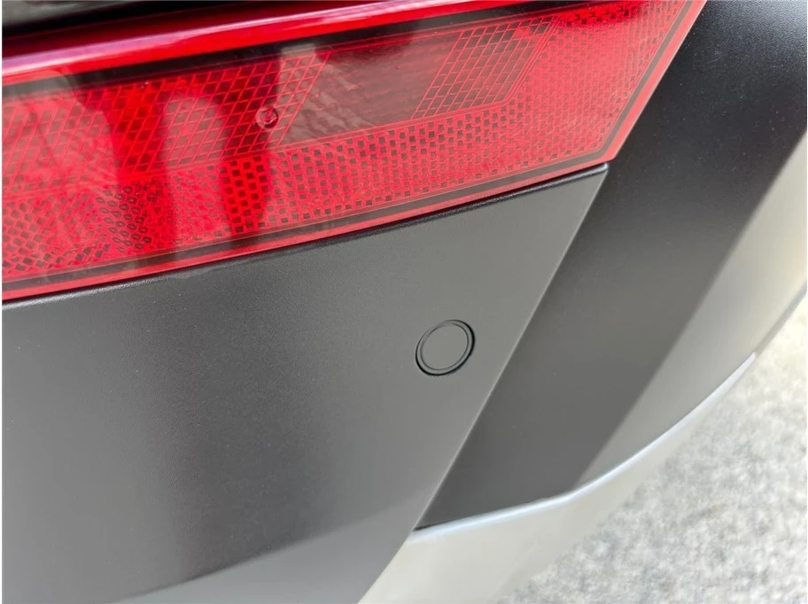2018 Land Rover Discovery 5th Gen - Image 15 of 21