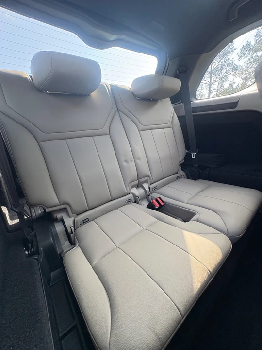 2018 Land Rover Discovery 5th Gen - Image 16 of 20