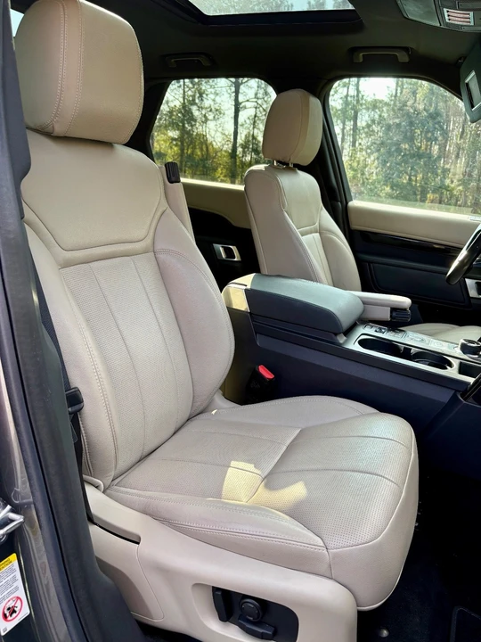 2018 Land Rover Discovery 5th Gen - Image 13 of 20